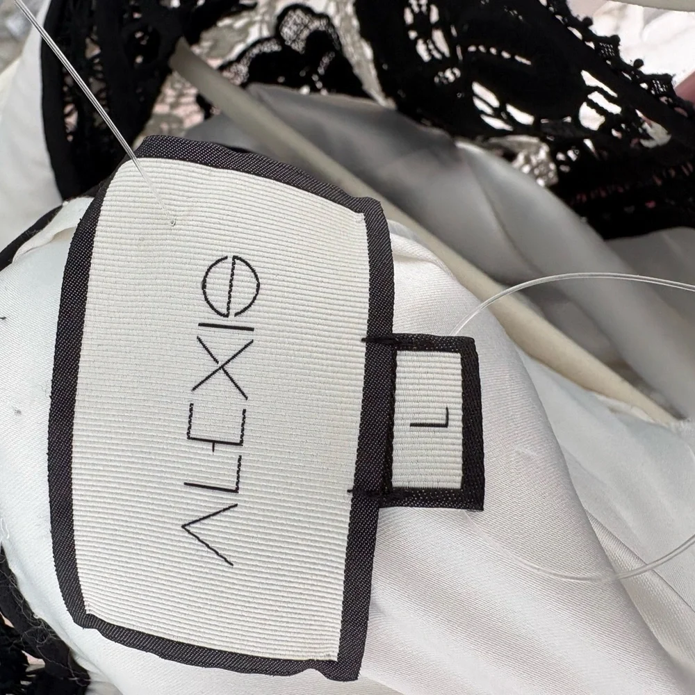 Alexis Elegant Black & White Lace Dress L - Picture 6 of 8